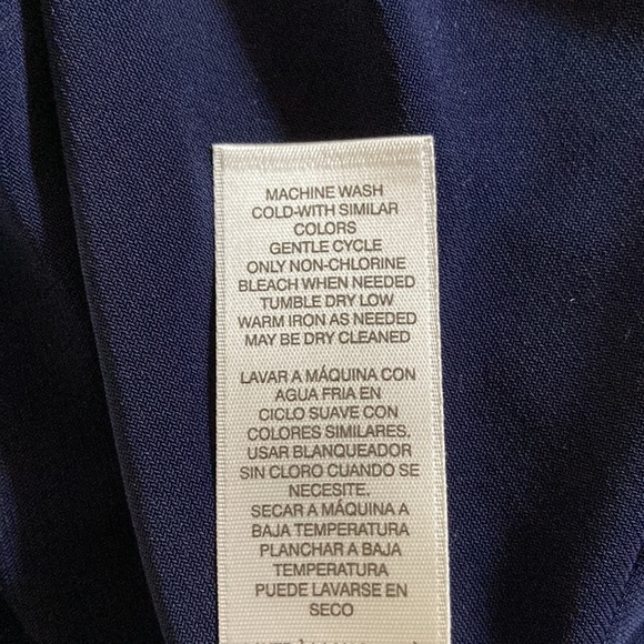 NWOT - Easy Wear by Chicoโs Navy & White Trim Sleeveless V-Neck Top - Sz 0 - Picture 7 of 8